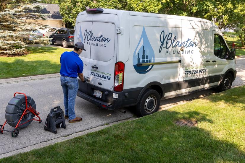 Finding an Emergency Plumber in Chicago’s North and Northwest Side: A Homeowner’s Guide
