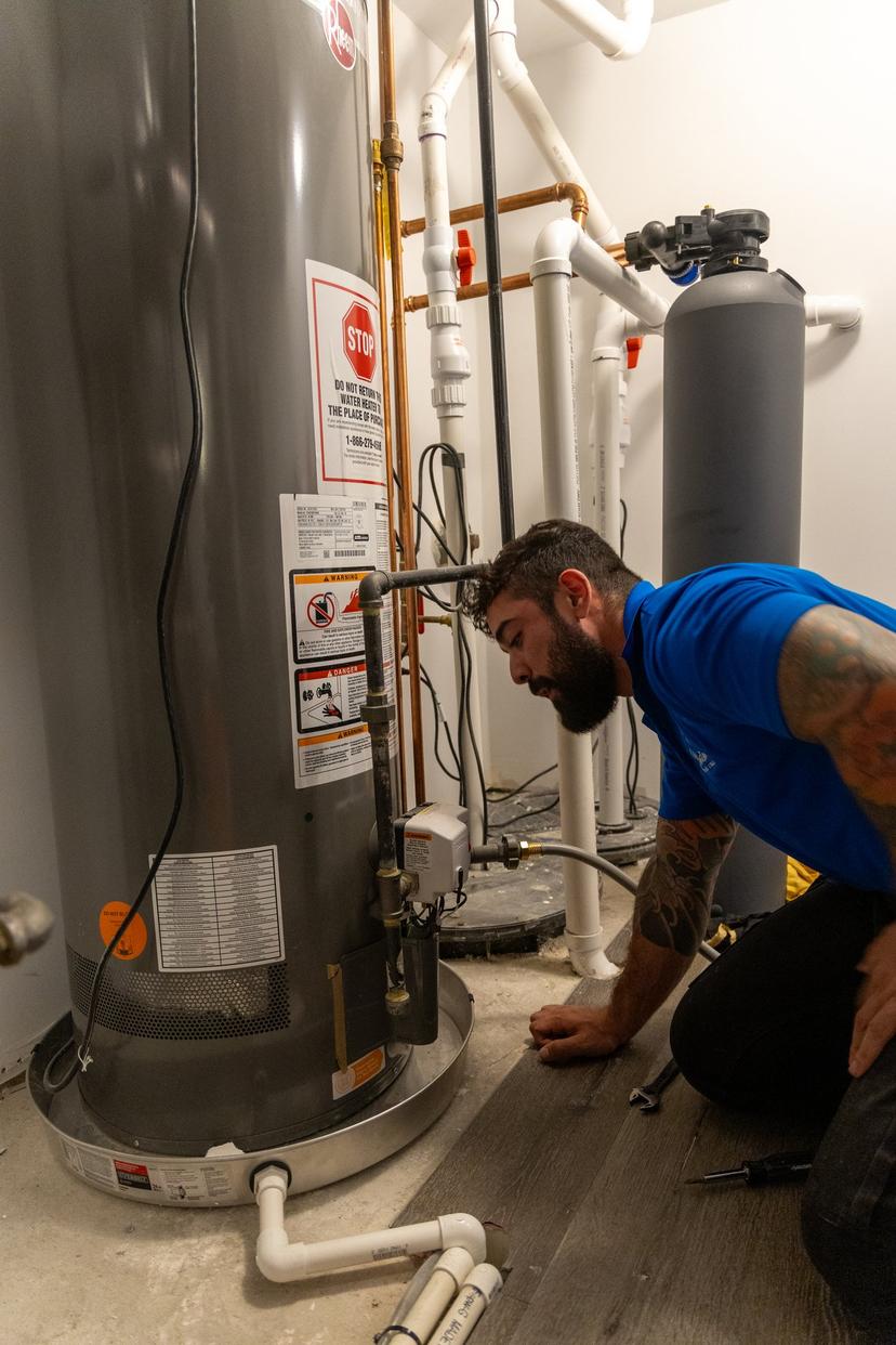 Case Study: Fixing an Aging Water Heater in Algonquin for Maximum Efficiency